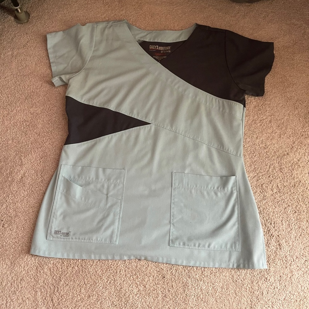 Women’s scrub top